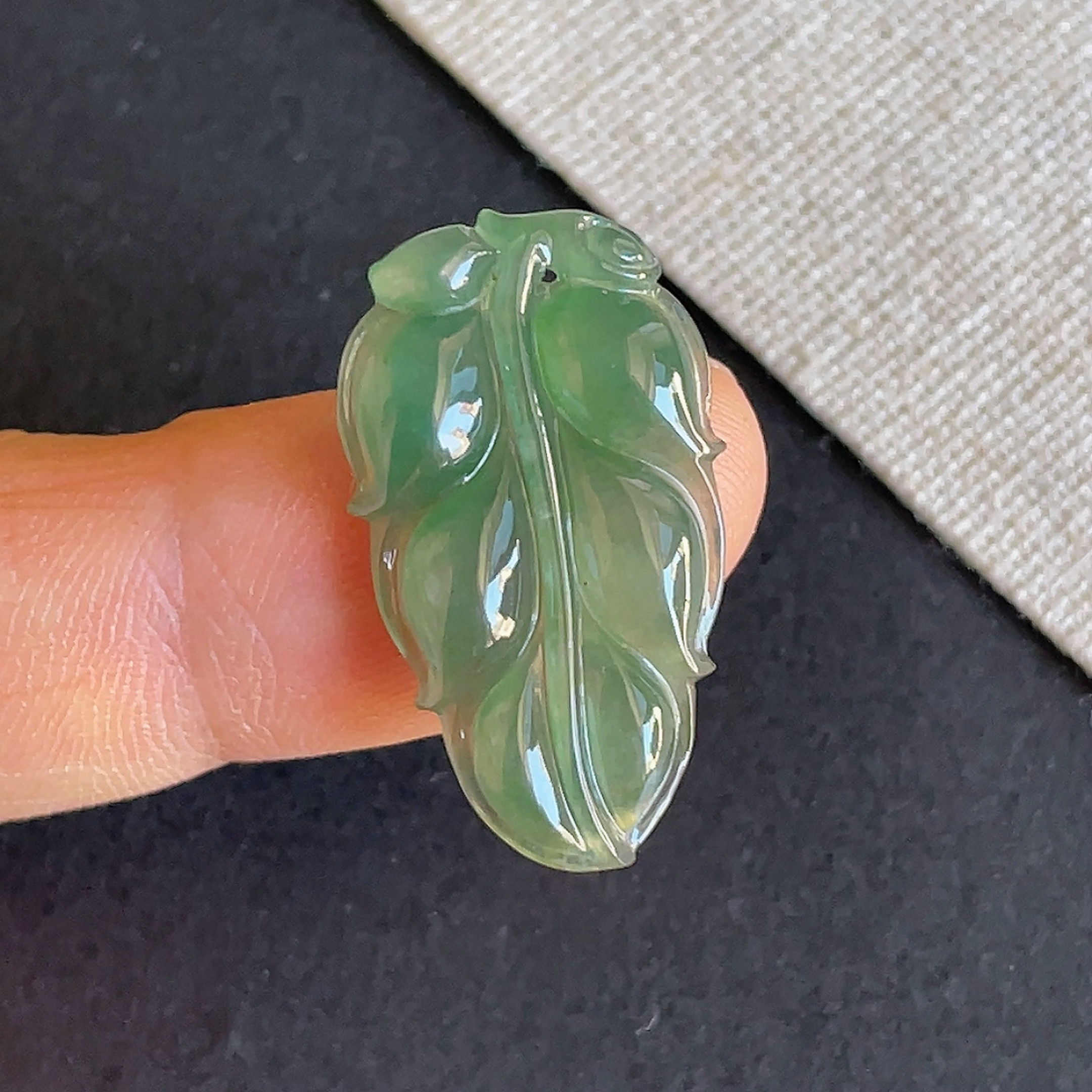 天然缅甸翡翠冰种满绿树叶吊坠
