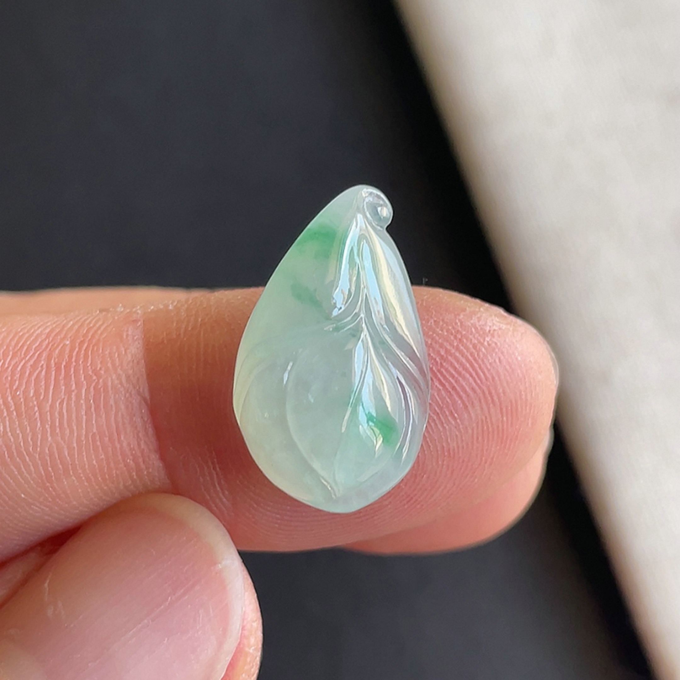 冰种飘阳绿兰花吊坠天然玉石