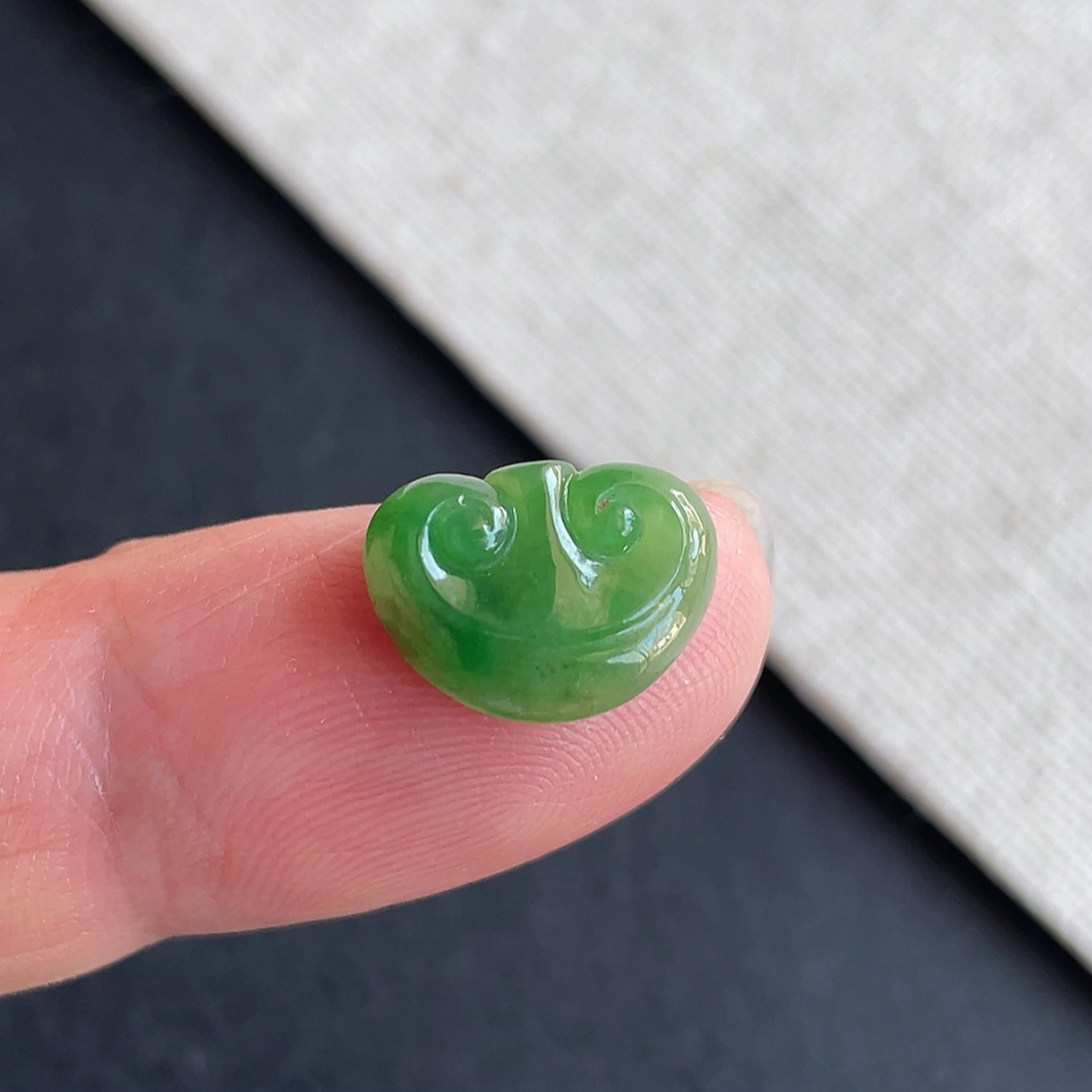 天然翡翠A货冰种满绿如意戒面