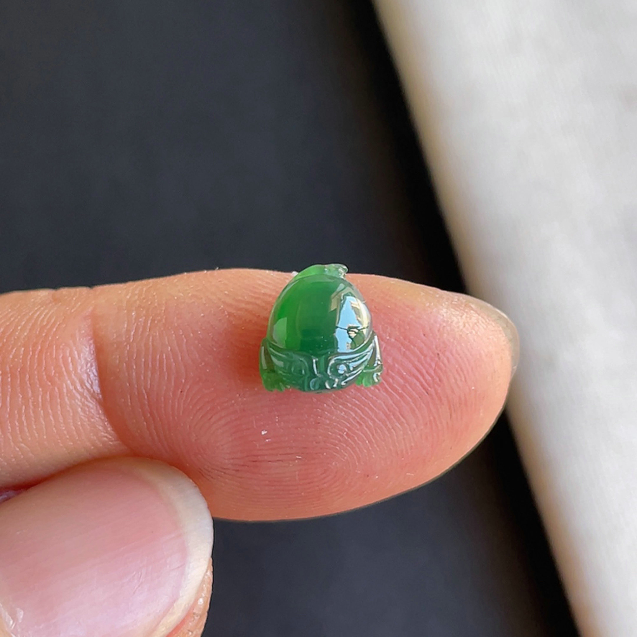 1013-8老坑冰种辣绿三脚金蟾戒面天然玉石翡翠A货送证书-金晶翡翠