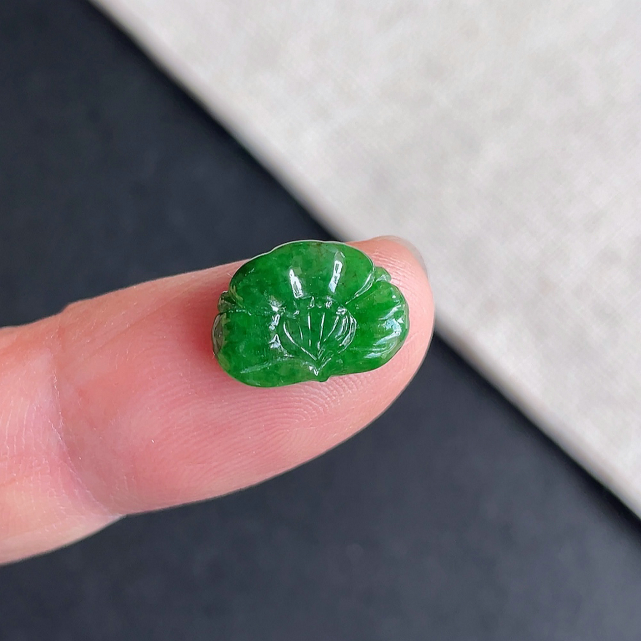 缅甸翡翠冰种辣绿花开富贵戒面 天然玉石a货老坑裸石镶嵌 附证书
