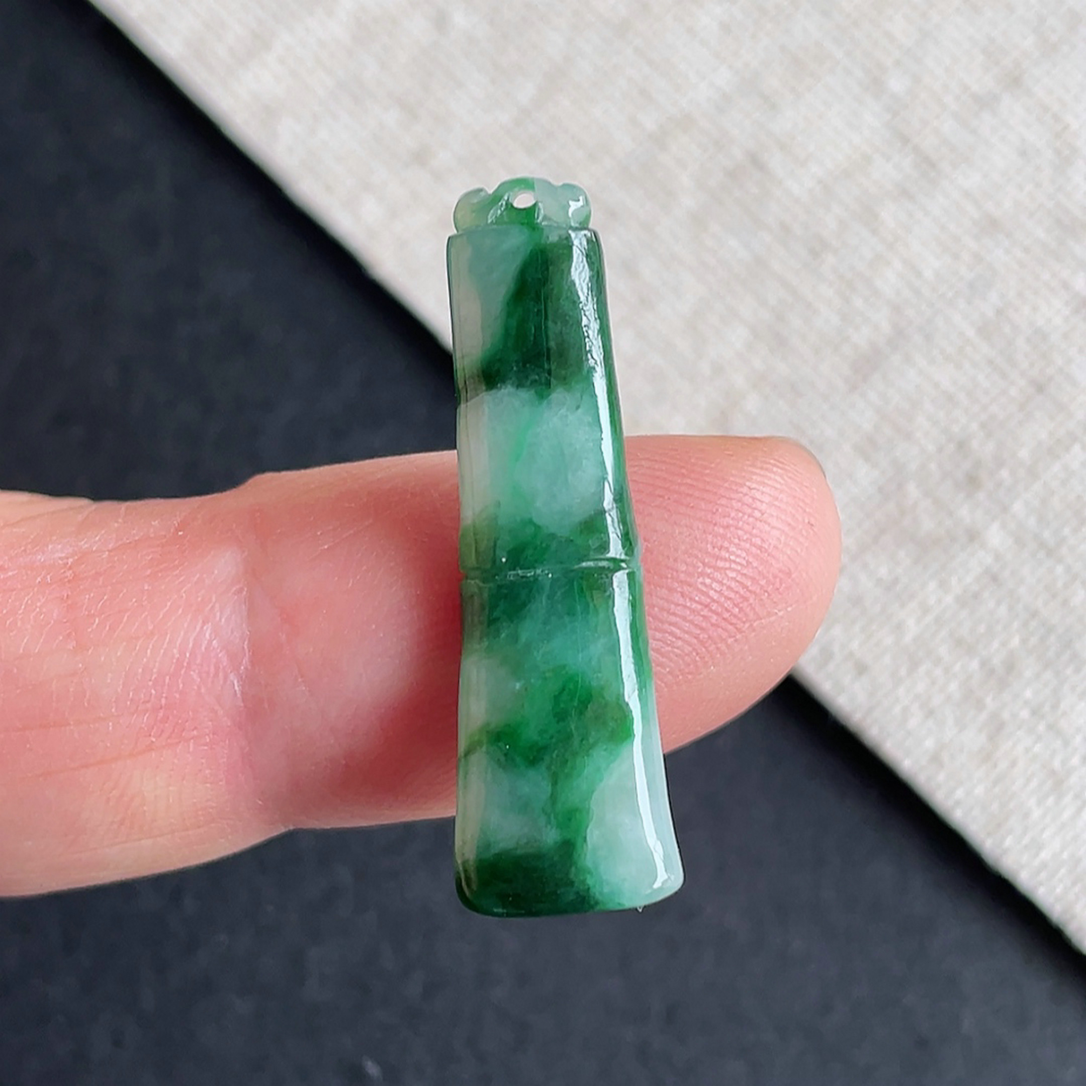 缅甸翡翠冰糯种飘绿竹节吊坠