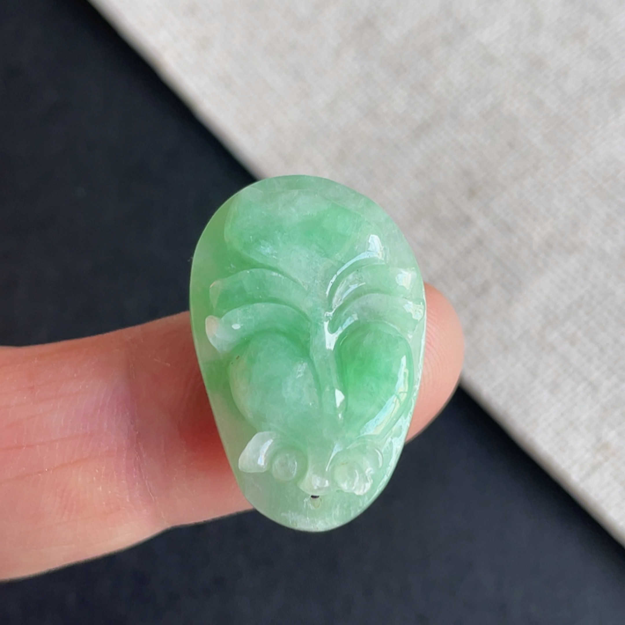 糯种白底青飘阳绿翡翠鱼吊坠 缅甸天然a货玉石 附证书 金晶翡翠