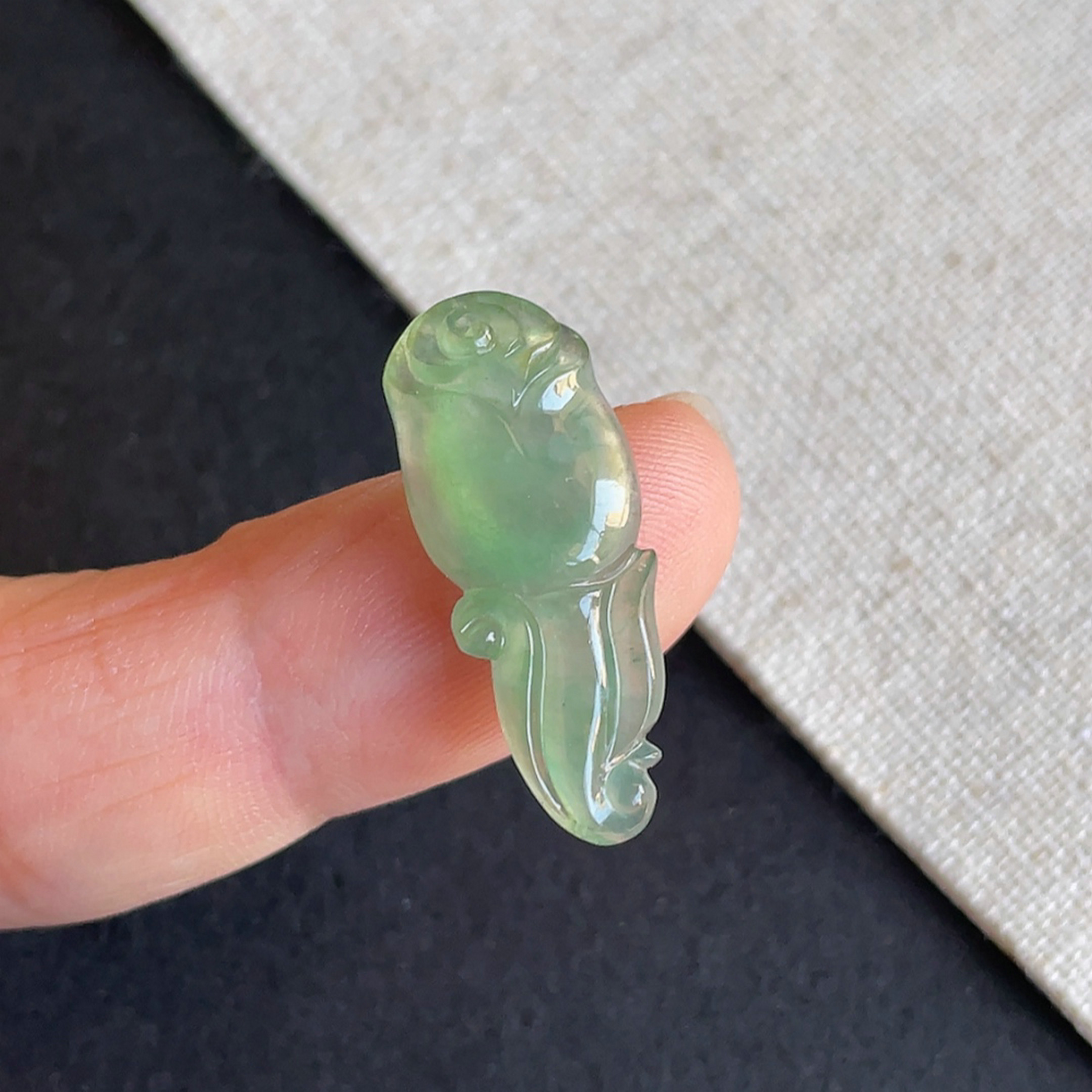 天然翡翠老坑冰种满绿玫瑰戒面