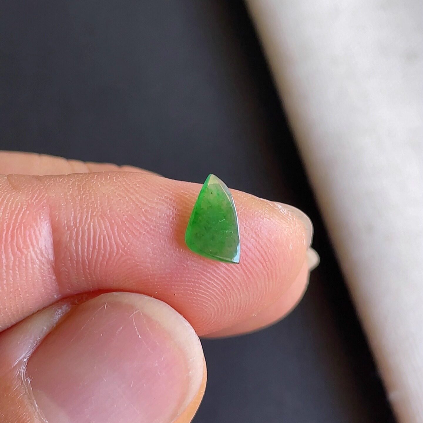 0813-4天然老坑冰种阳绿随形戒面 翡翠A货送证书～金晶翡翠