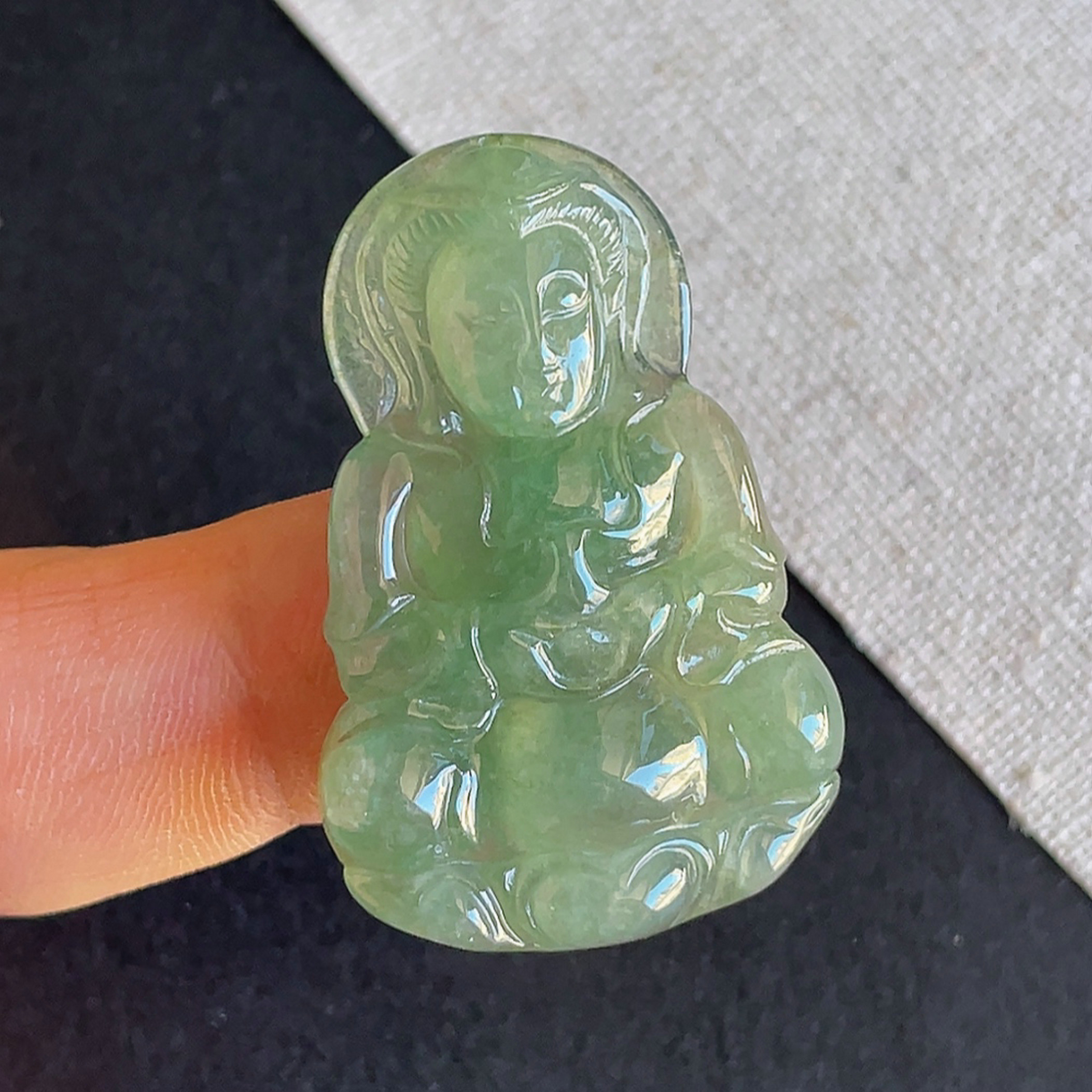 缅甸翡翠a货满绿起胶感观音吊坠