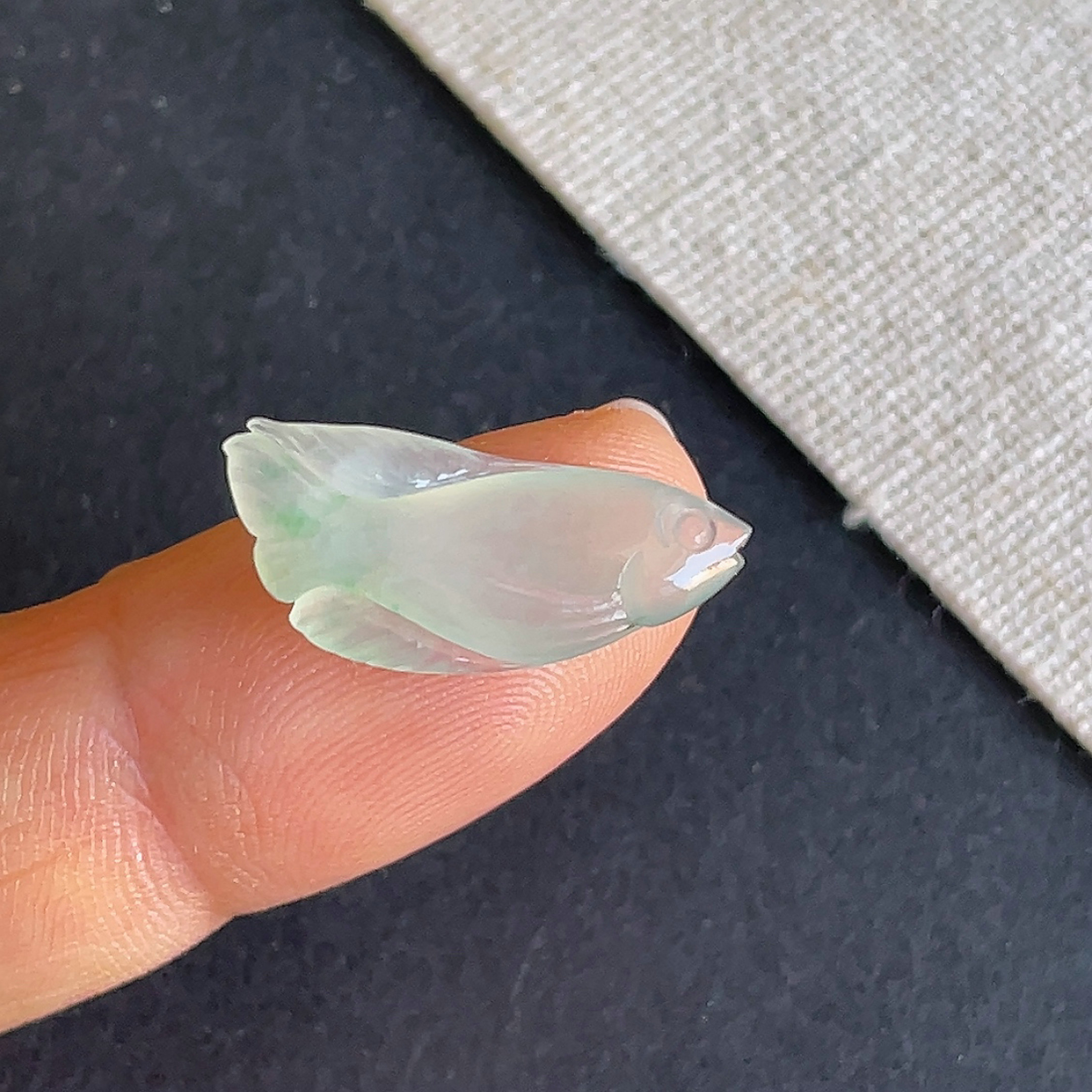 天然翡翠a货老坑冰种翡翠鱼戒面