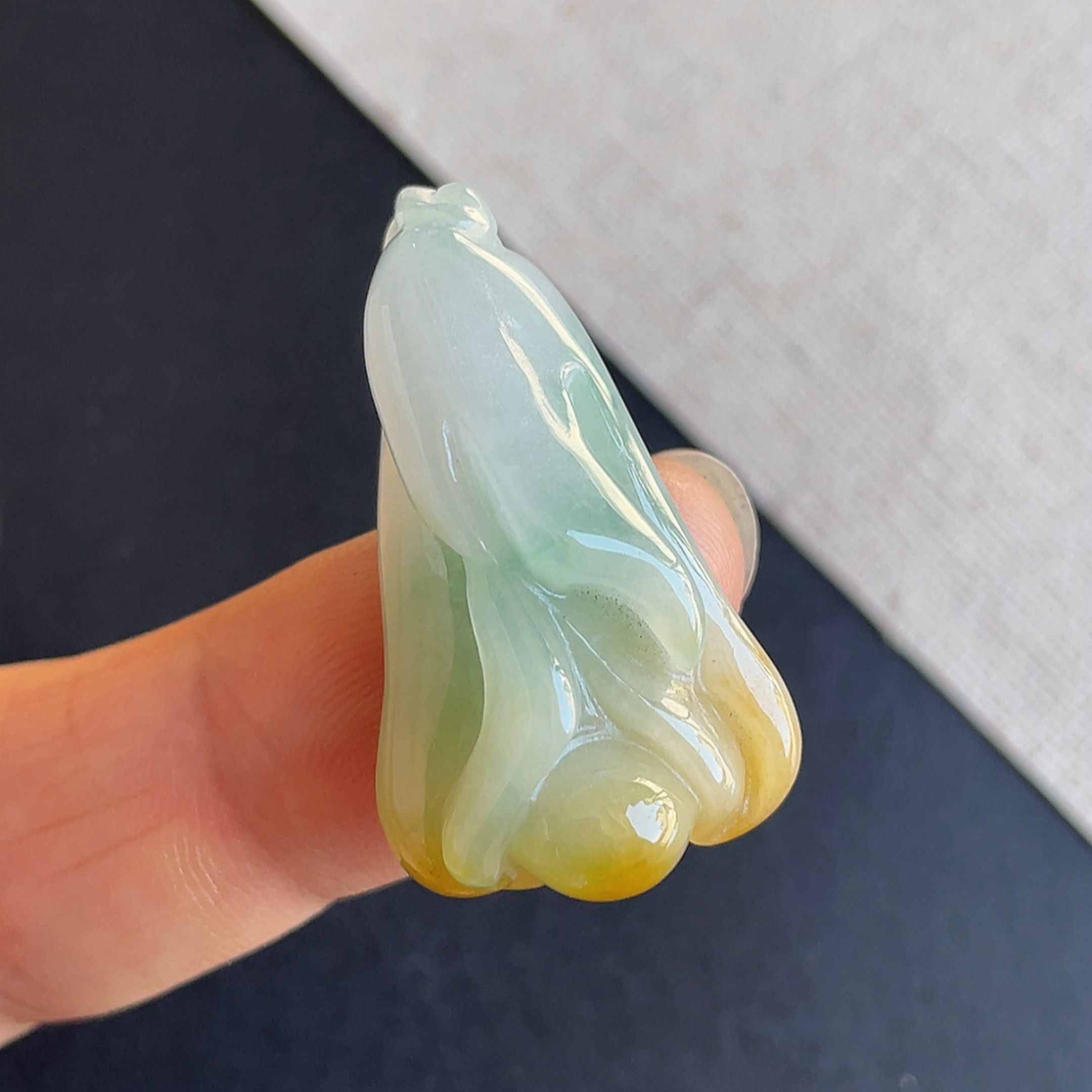 缅甸天然翡翠三彩兰花吊坠