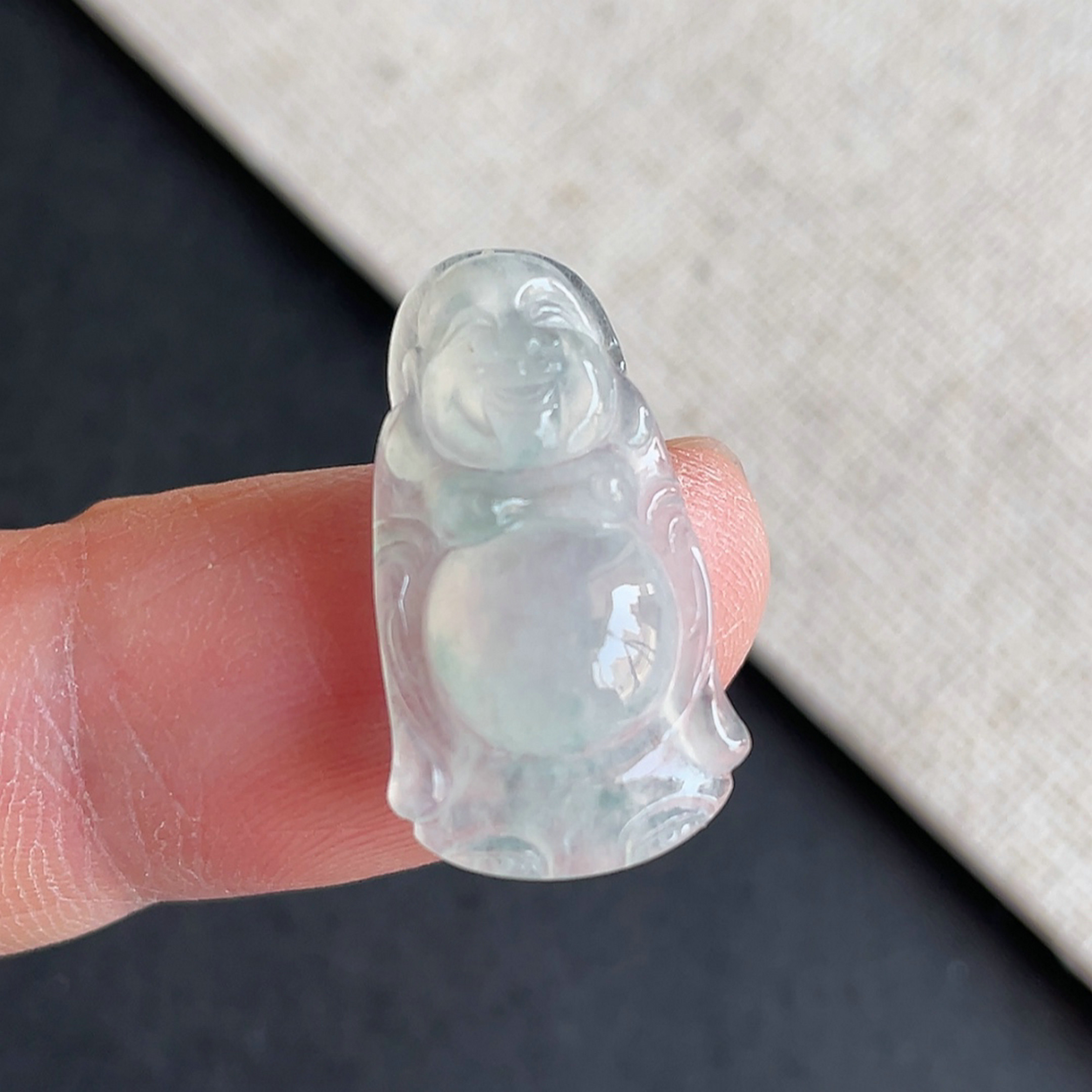 缅甸翡翠冰种飘花站佛吊坠