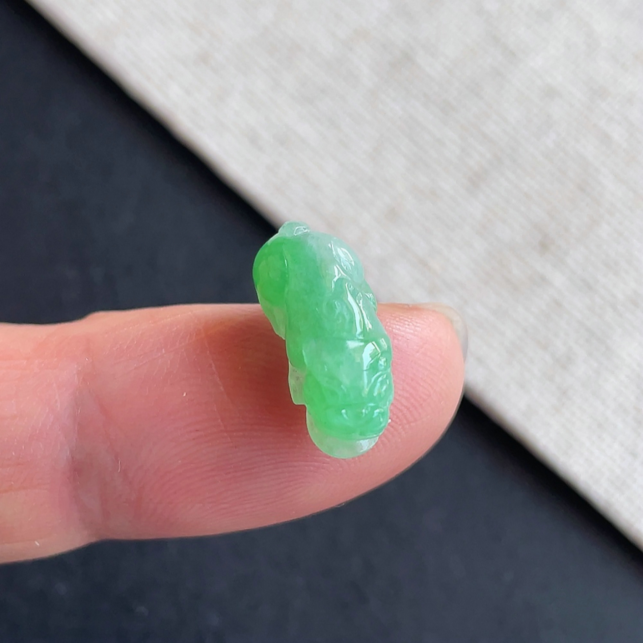 缅甸天然翡翠玉石带阳绿貔貅戒面