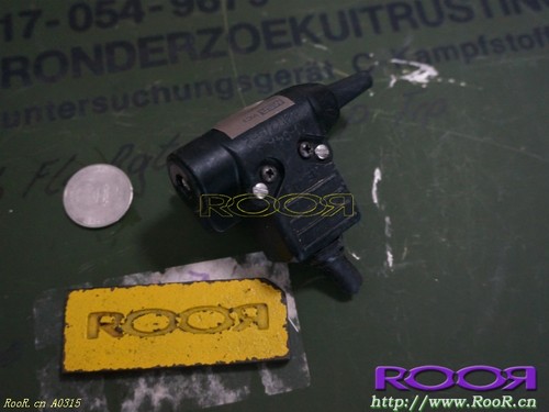 ※ RooR ※ 纯正美国 镁鍕 U94PTT 特殊版 对讲机 ptt 拨动的款式