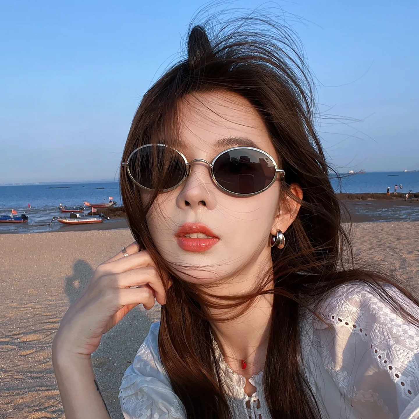 韩系氛围感夏季沙滩墨镜女气质显脸小拍照时尚防紫外线复古太阳镜