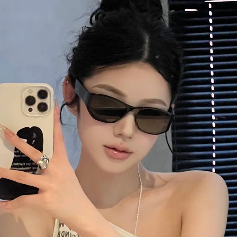 女款墨镜显脸小高级感