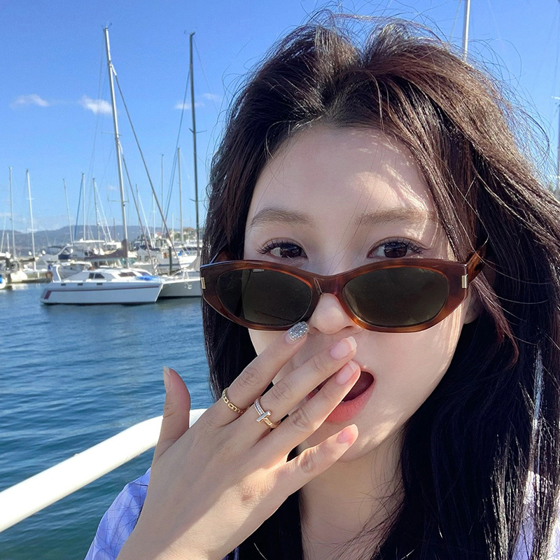 防紫外线猫窄框圆脸墨镜显瘦ins