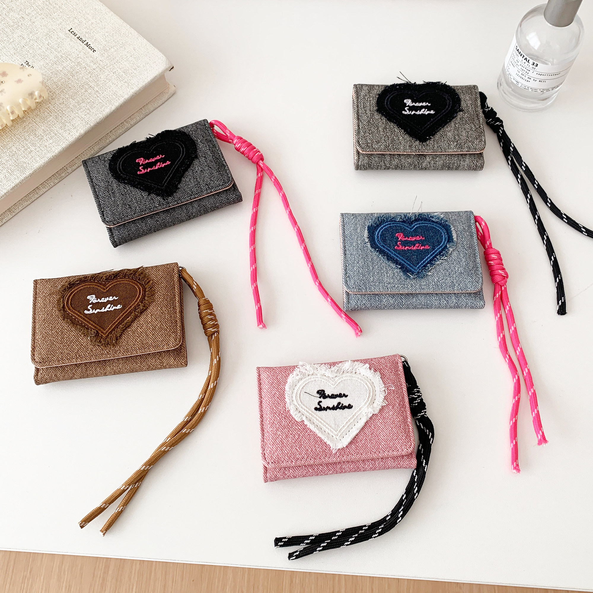 日韩爱心刺绣牛仔钱包卡通可爱大容量挂绳零钱包学生三折短款钱夹