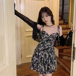 新款 吊带连衣裙女2023年夏季 碎花裙子收腰显瘦复古印花连衣裙女潮