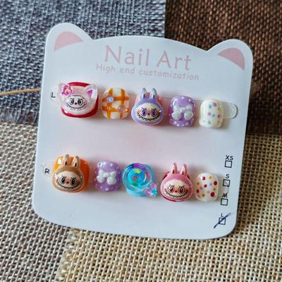 彩色拉布布labubu儿童穿戴甲纯手工美甲3-6-11岁女孩防咬指甲贴片