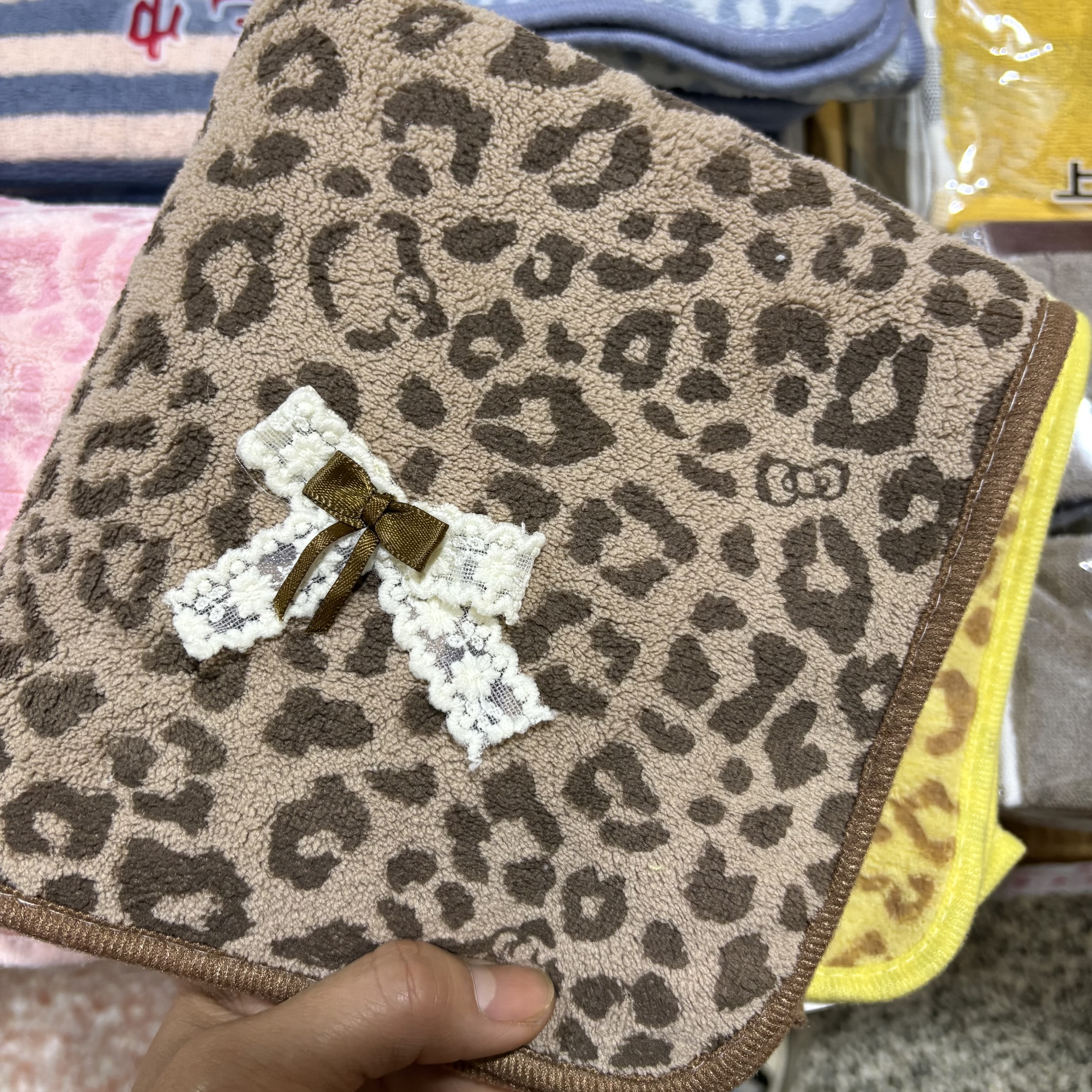 豹纹小清新碎花毛巾女珊瑚绒蕾丝花边比纯棉更吸水洗脸巾家用面巾