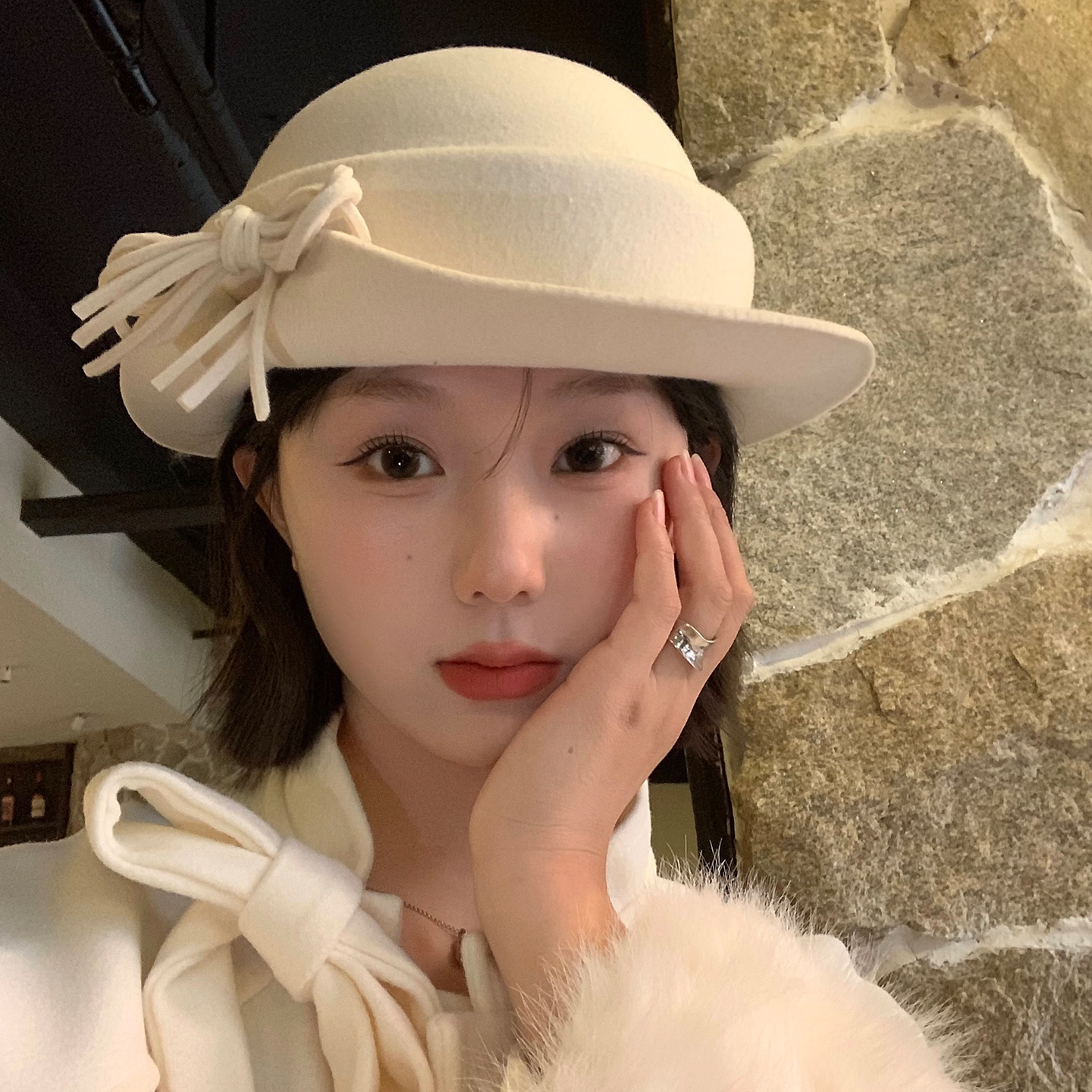 高级感白色羊毛呢蝴蝶结礼帽女