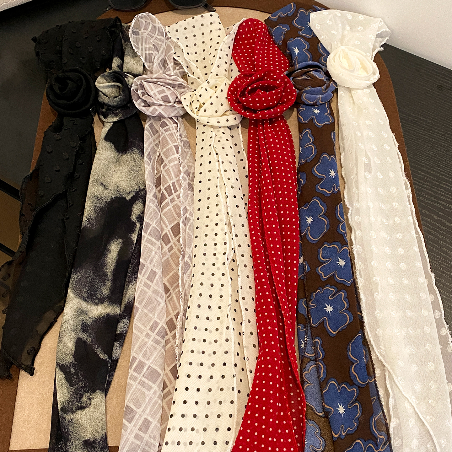 高级感时髦辣妹波点花朵丝巾女夏