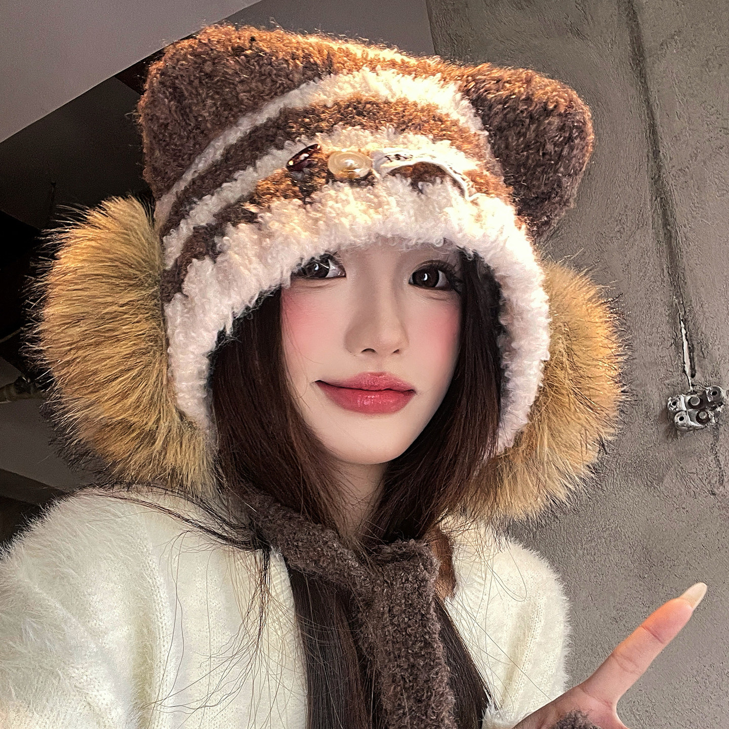 毛绒耳罩条纹猫耳朵针织帽女冬季加厚防寒保暖护耳毛线帽子显脸小