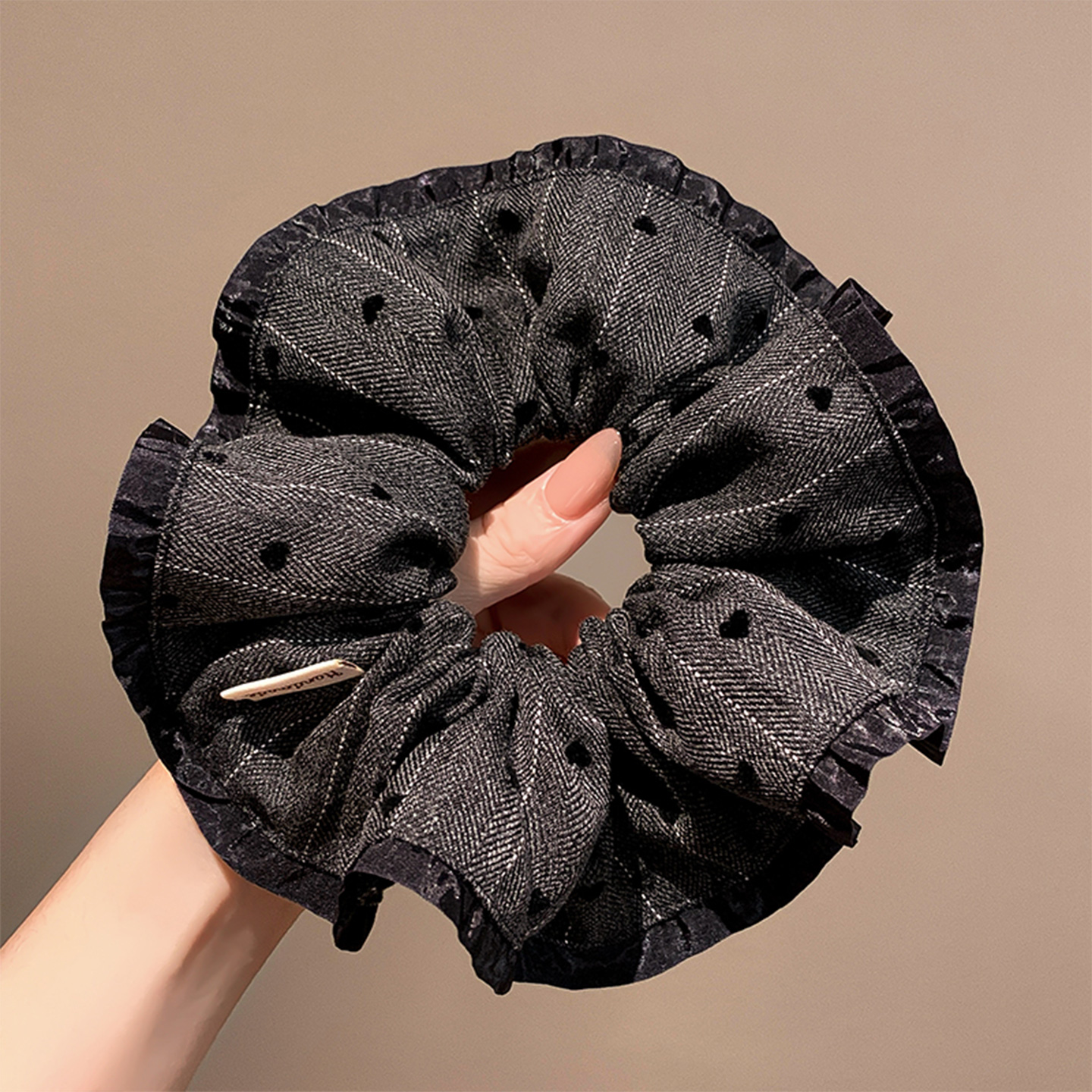 韩系超大灰色条纹爱心大肠发圈女