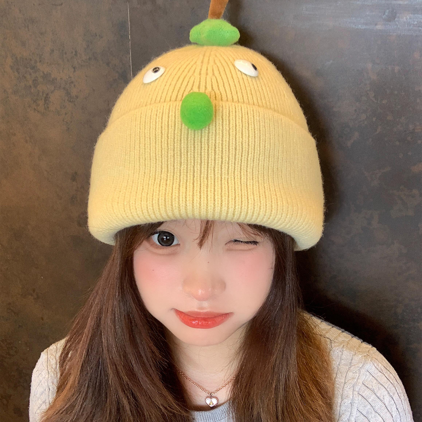 可爱卡通黄色针织帽女秋冬保暖护耳甜美搞怪百搭显脸小套头帽子潮