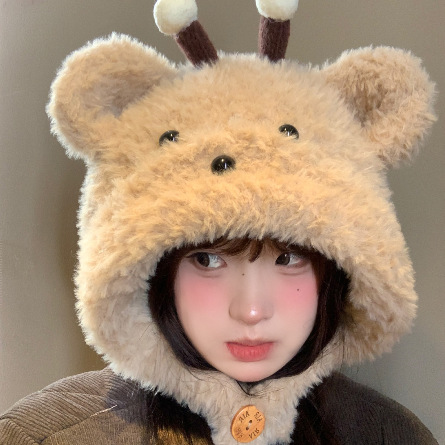 可爱咖色蜜蜂小熊毛绒帽女秋冬季