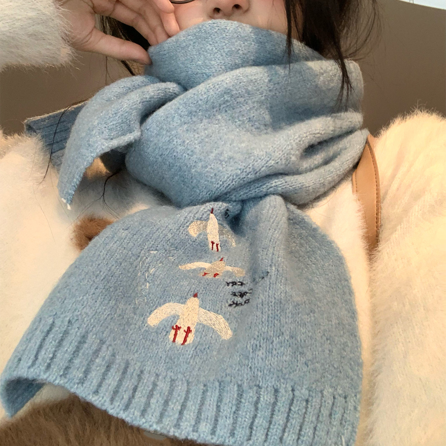 蓝色韩版学院风小白鸽刺绣围巾女