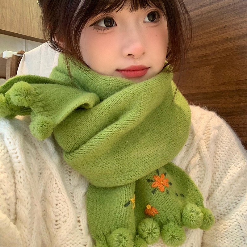 可爱刺绣小花绿色毛球针织围巾女