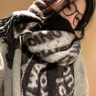 含羊毛高级感黑灰针织围巾女秋冬加厚披肩氛围感情侣时尚 保暖围脖