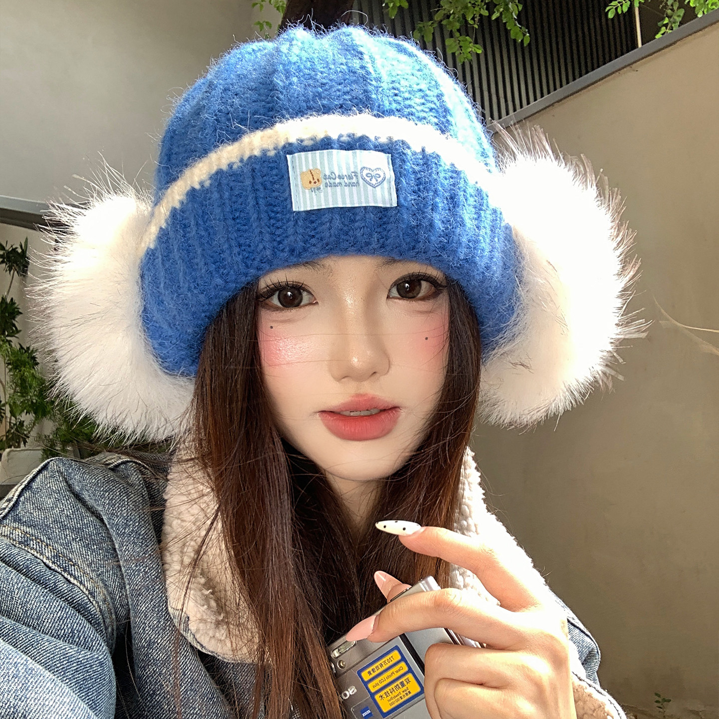 蓝色毛绒球撞色针织毛线帽女显白显脸小秋冬保暖防寒护耳套头帽子