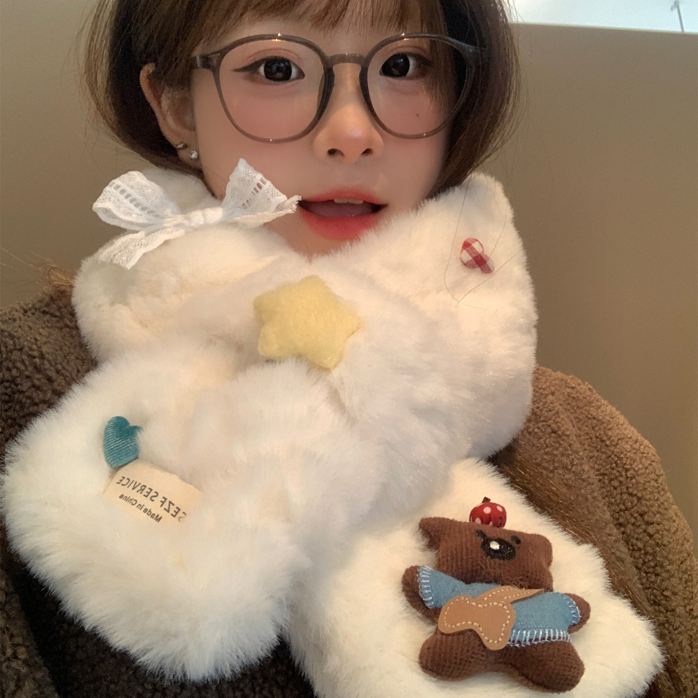 可爱卡通小熊毛绒交叉小围巾女秋冬季加厚保暖防寒学生氛围感围脖