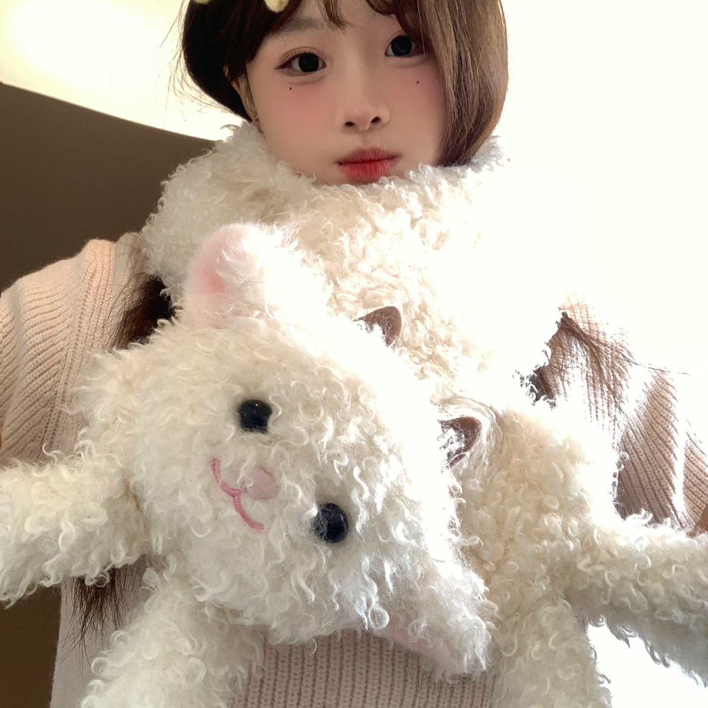 可爱甜美小羊毛绒交叉围脖女冬季