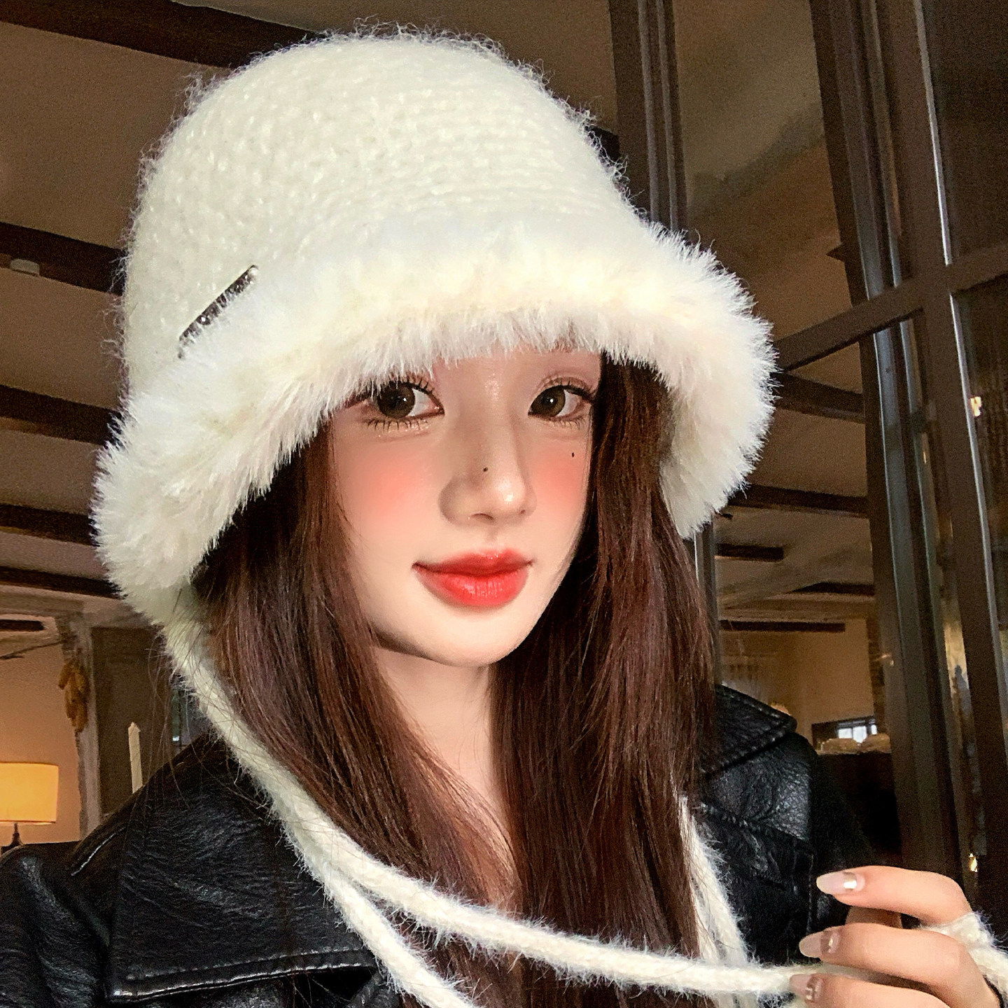 白色毛绒边流苏飘带针织渔夫帽女冬季保暖护耳毛线帽子显脸小盆帽