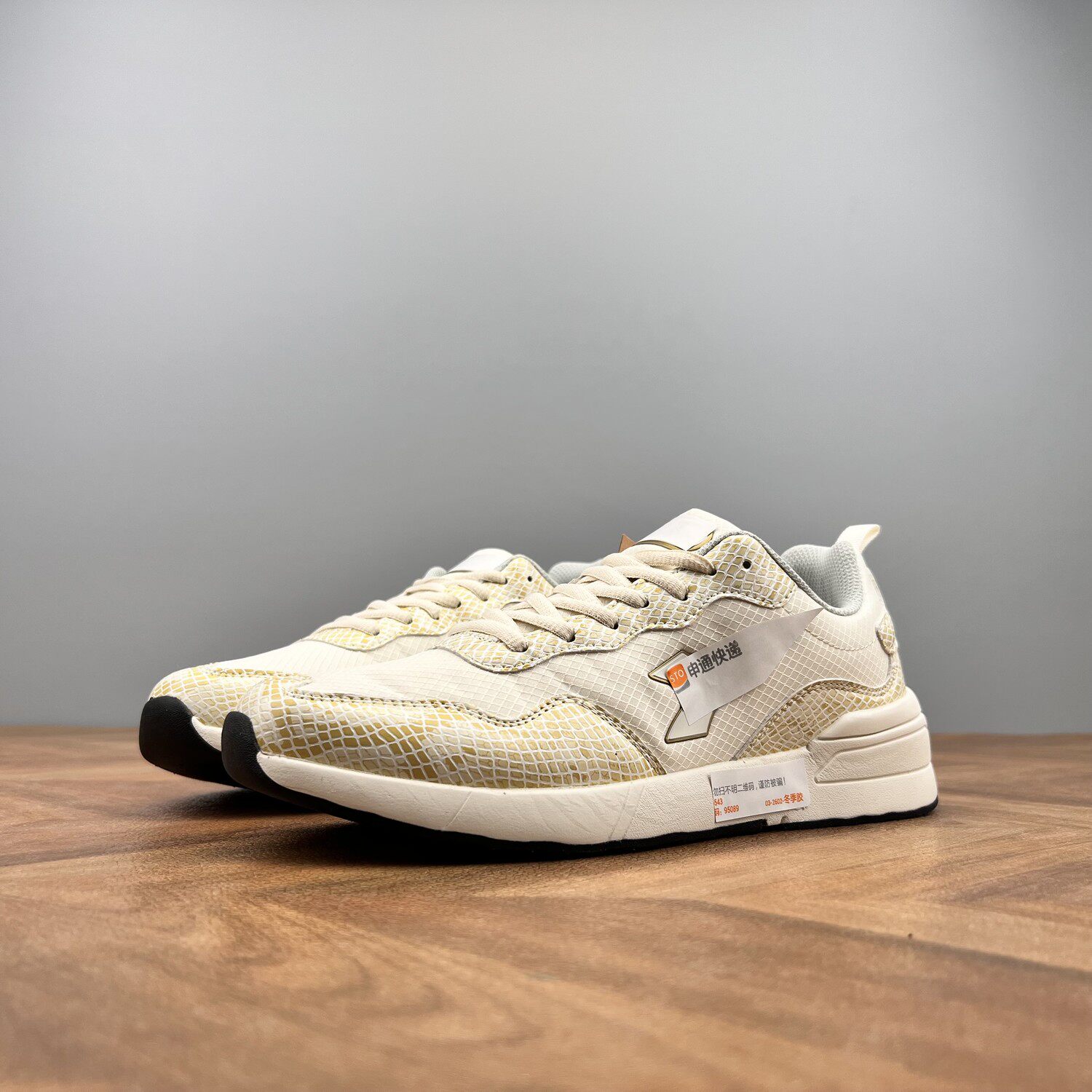 出口西班牙外贸跑鞋男春夏透气网面休闲鞋简约时尚轻质阿甘慢跑鞋