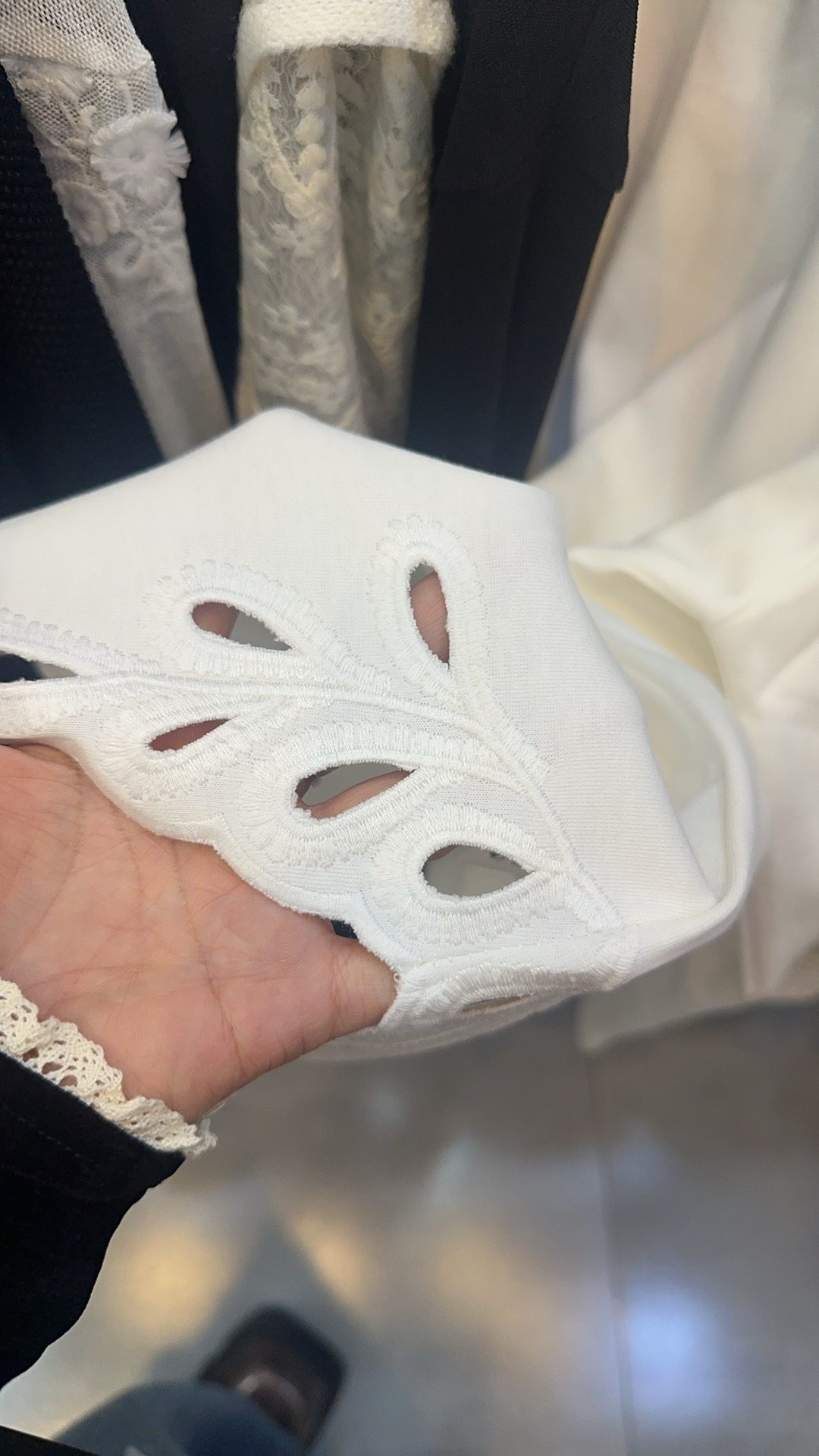 2026早春新款时尚百搭圆领长袖拼接镂空设计感女款宽松T恤上衣