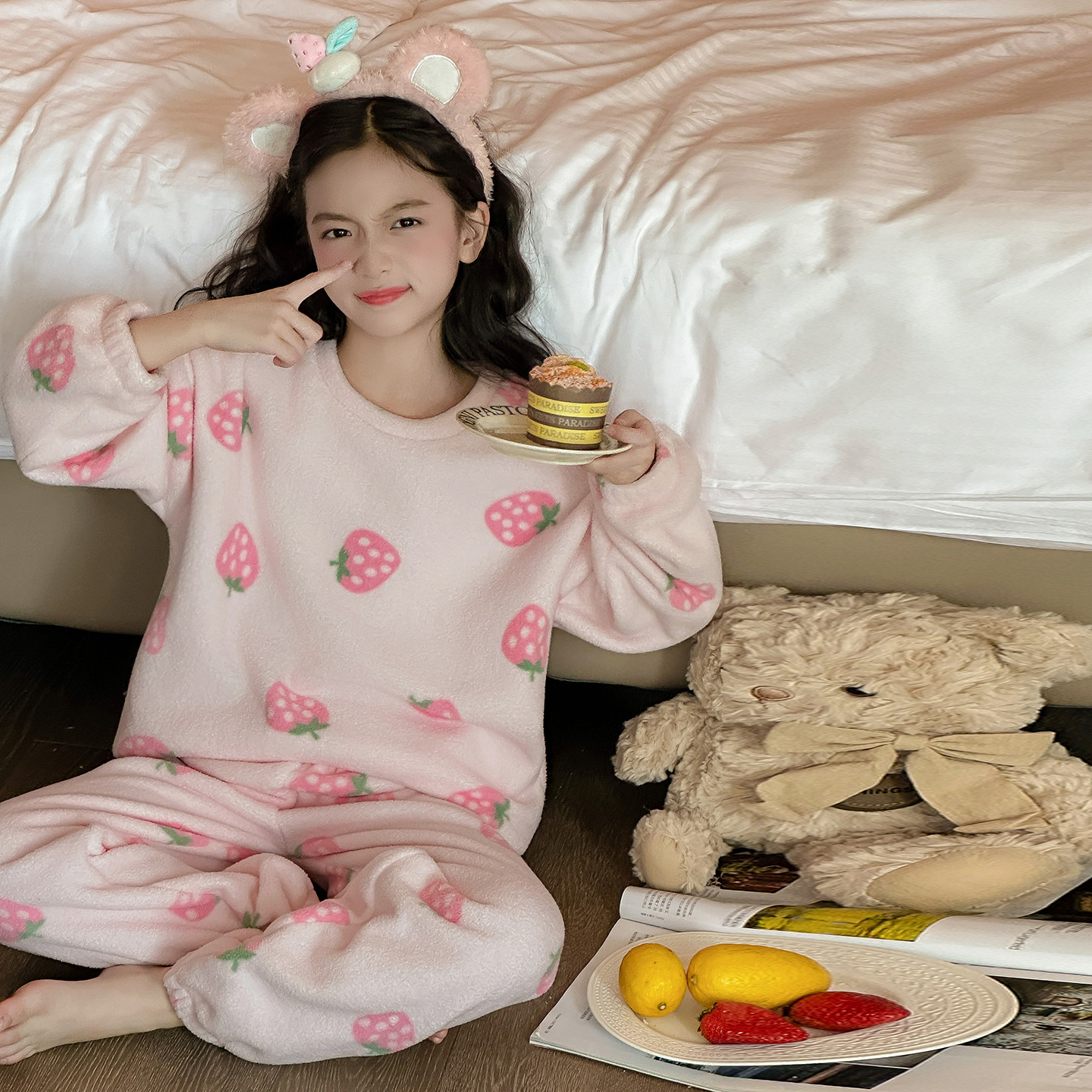 2025秋冬季新款女童草莓睡衣法兰绒保暖套装儿童半边绒家居服加厚
