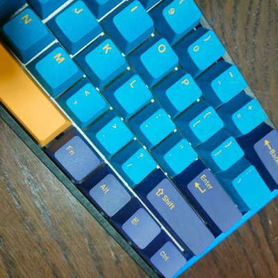 台州设备iQunix F60机械，线蓝牙双模连接，RGB，佳达