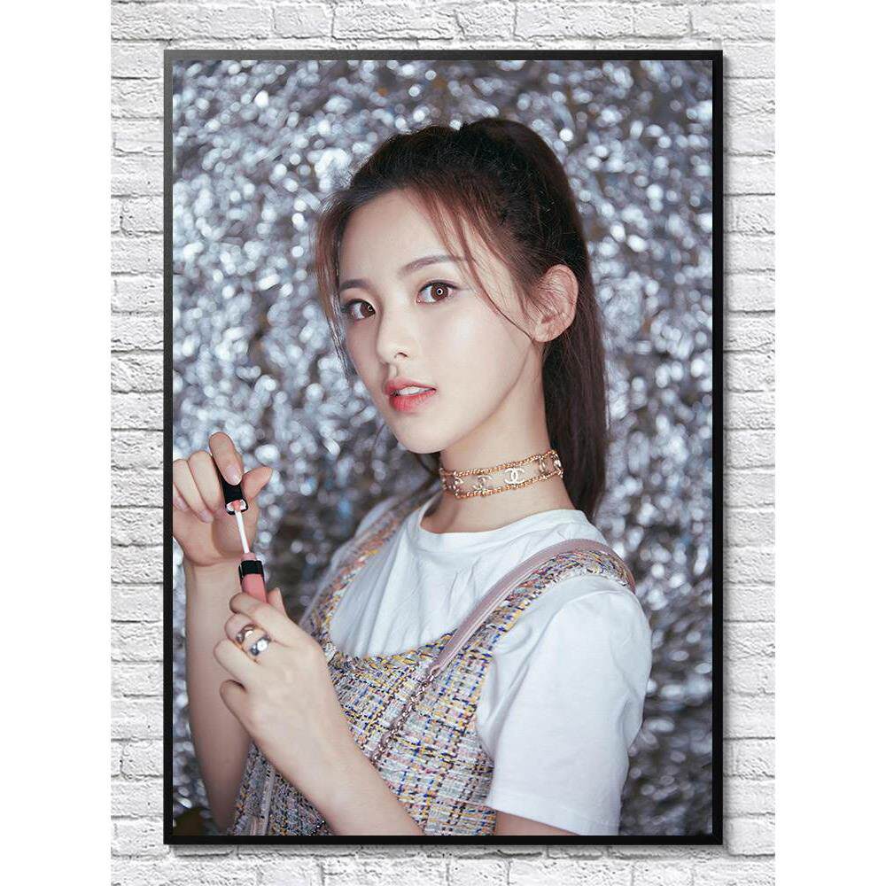 杨超越海报 宿舍锦鲤墙贴 火箭少女101 周边写真相框墙装饰挂画图