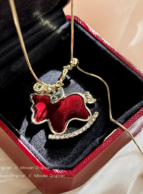 新年红色植绒小马吊坠项链