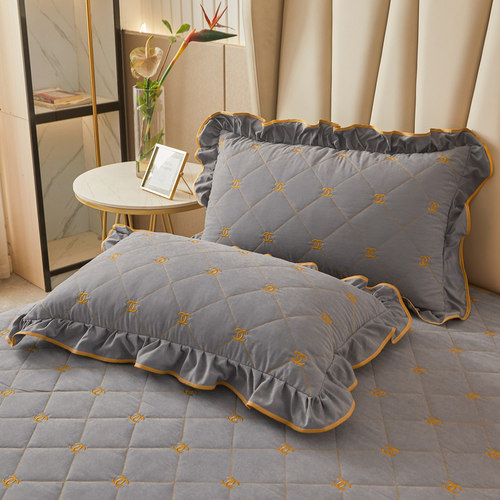 纯色绗缝夹棉枕套一对装荷叶花边