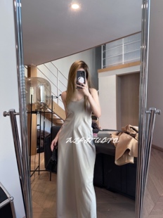 剪裁设计吊带背心裙 优化腰臀比 MLPSTUDIO 还你一份清冷柔美