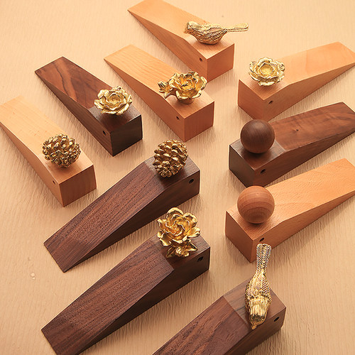 轻奢创意门挡木门塞胡桃木黄铜