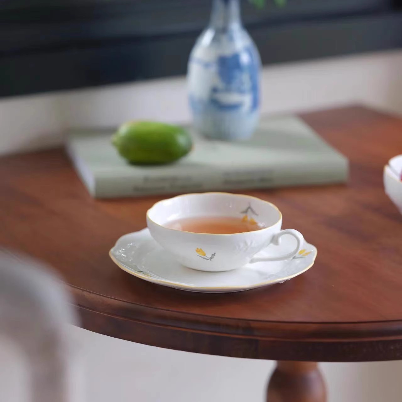 妙HOME骨瓷咖啡杯碟英国英式阔口下午茶杯碟浮雕釉下彩郁金香陶瓷