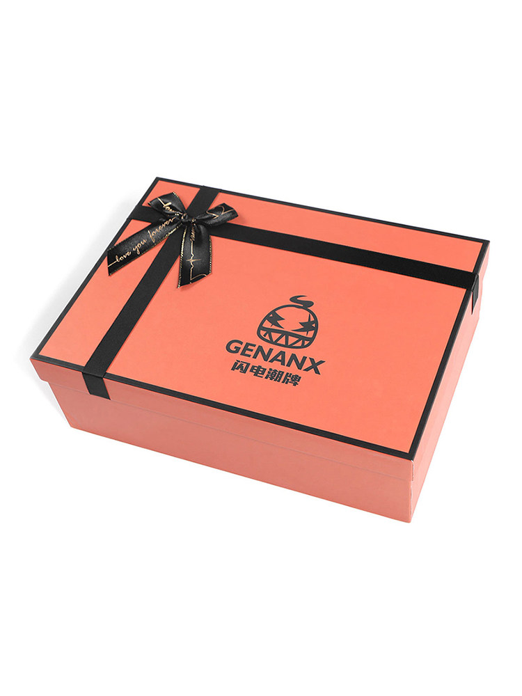 [2022 설날 선물상자] 겨울을 따뜻하게 해줄 스카프 별을 따서 우주비행사 목걸이커플에게 선물해보세요