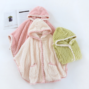 新款 法兰绒睡衣女士连帽防寒斗篷家居服上衣保暖办公室护颈椎 冬季