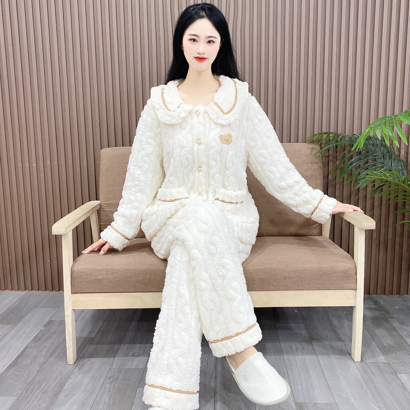 法兰绒睡衣女2025新款可爱冬季加厚加绒可外穿大码开衫家居服套装