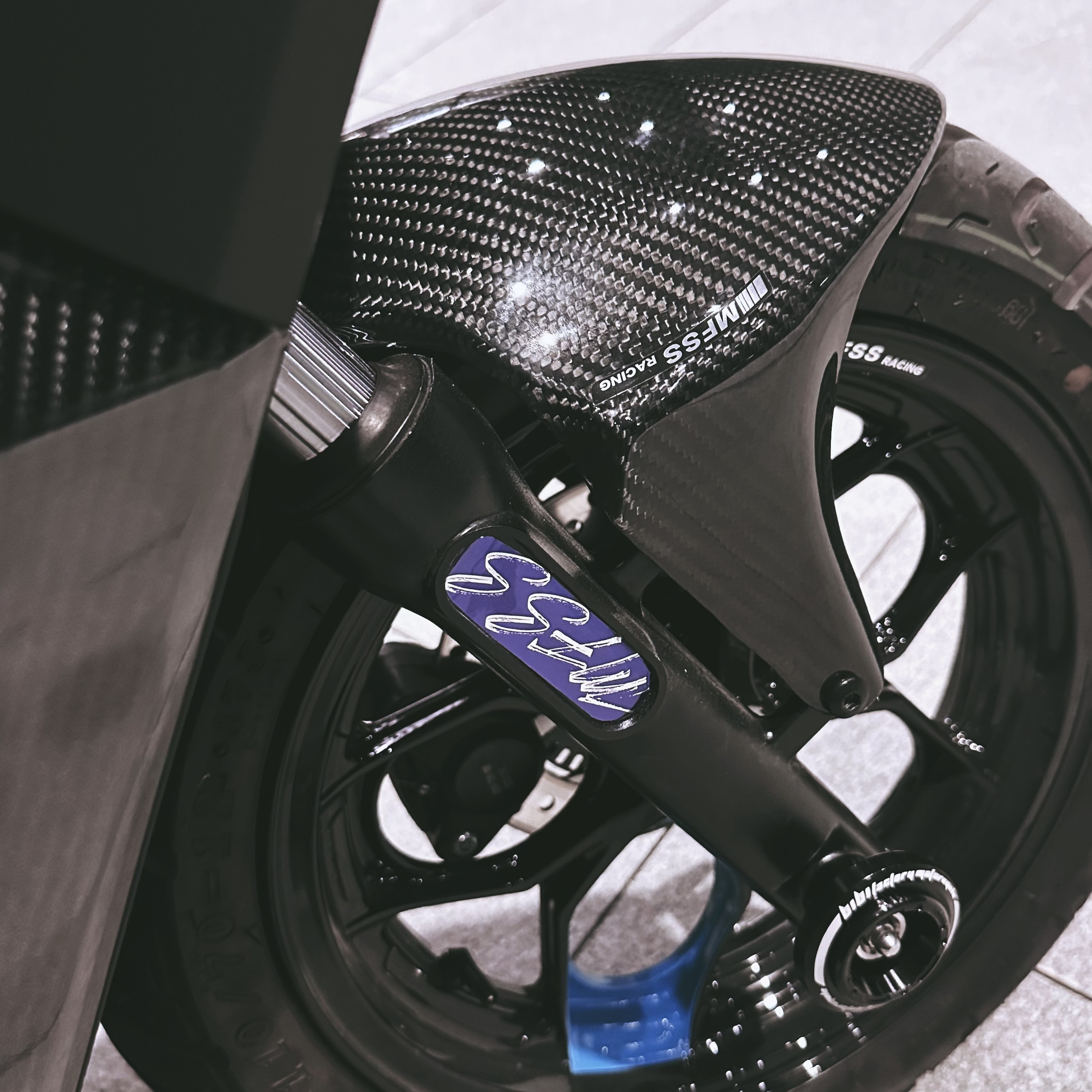 MFSS碳纤维前扰流挡泥板干碳高强度超轻薄工艺