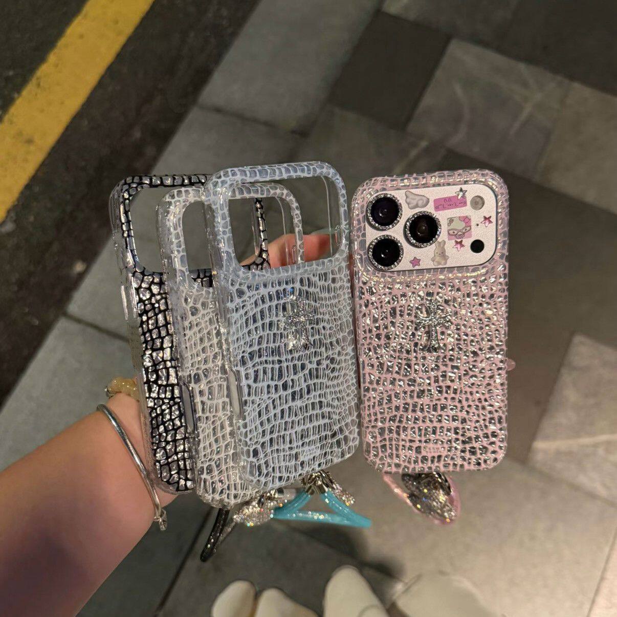 小众镭射蛇皮纹适用苹果18promax手机壳新款iPhone17pro创意16pro个性可爱韩小众15pro不撞全包15防摔保护套